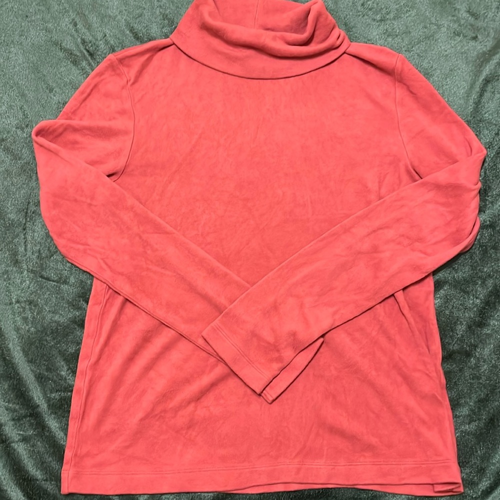 Uniqlo rose fleece sweater
